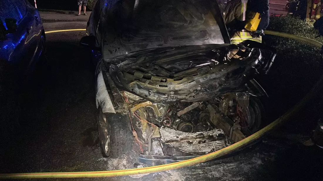 POL-AC: Feuer zerstört Autos - Polizei bittet um Hinweise - Bild: presseportal.de