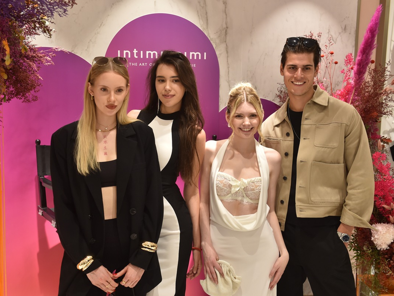 Fan-Andrang im Münchner Intimissimi Store: #GNTM-Kandidatin Eva ist neues Kampagnengesicht von Intimissimi - Foto: presseportal.de