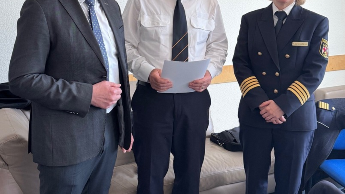 PP-ELT: Dienstellenleiter der Wasserschutzpolizeistation Ludwigshafen in den Ruhestand verabschiedet - Foto: presseportal.de