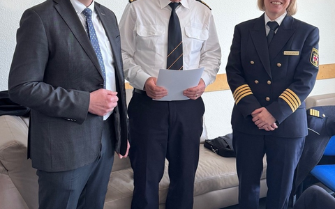 PP-ELT: Dienstellenleiter der Wasserschutzpolizeistation Ludwigshafen in den Ruhestand verabschiedet - Foto: presseportal.de