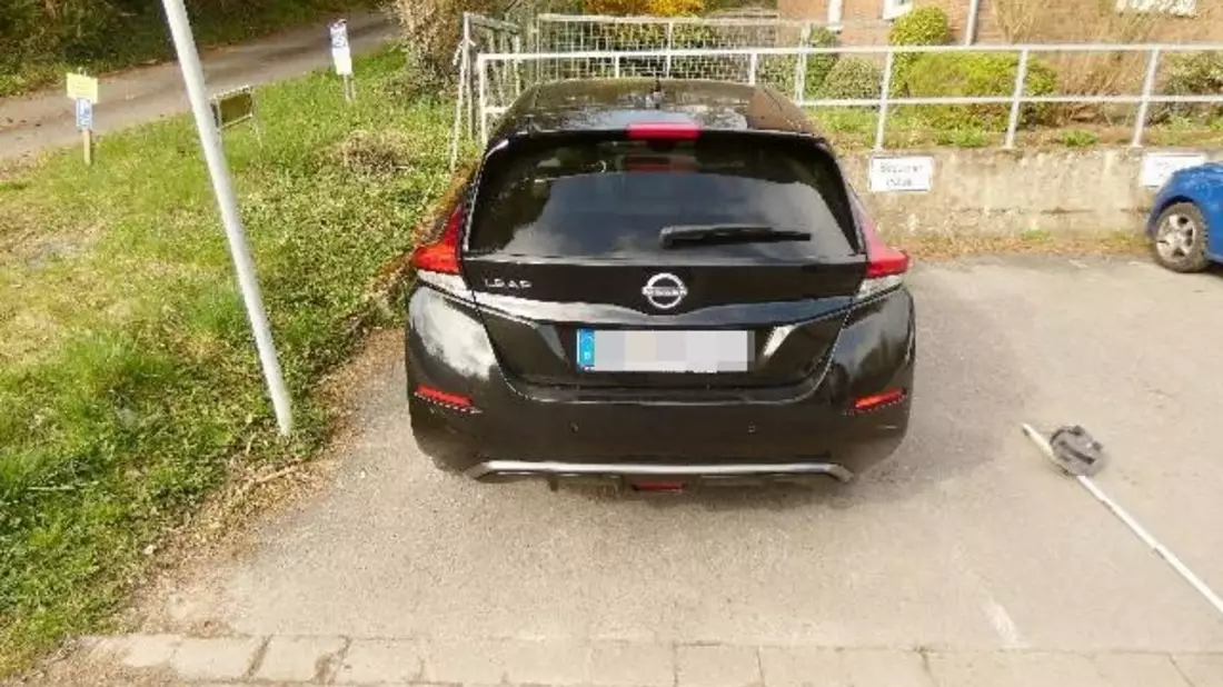 POL-HM: Zeugenaufruf: Unfallflucht auf Parkplatz - Bild: presseportal.de