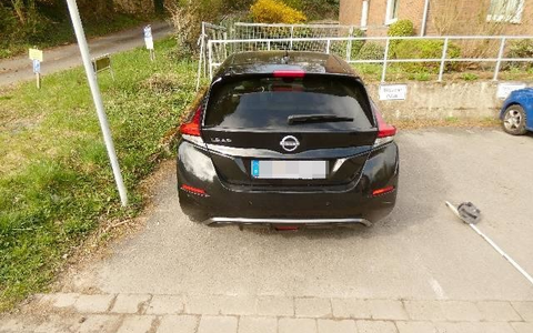 POL-HM: Zeugenaufruf: Unfallflucht auf Parkplatz - Foto: presseportal.de