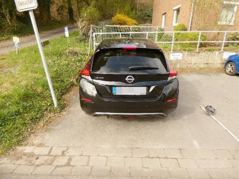 POL-HM: Zeugenaufruf: Unfallflucht auf Parkplatz - Foto: presseportal.de