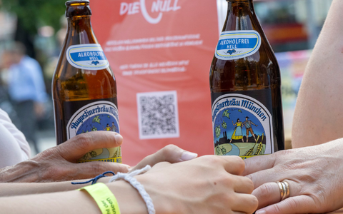 Läuft immer besser: Alkoholfreies Bier. (Symbolbild) - Foto: Peter Kneffel/dpa