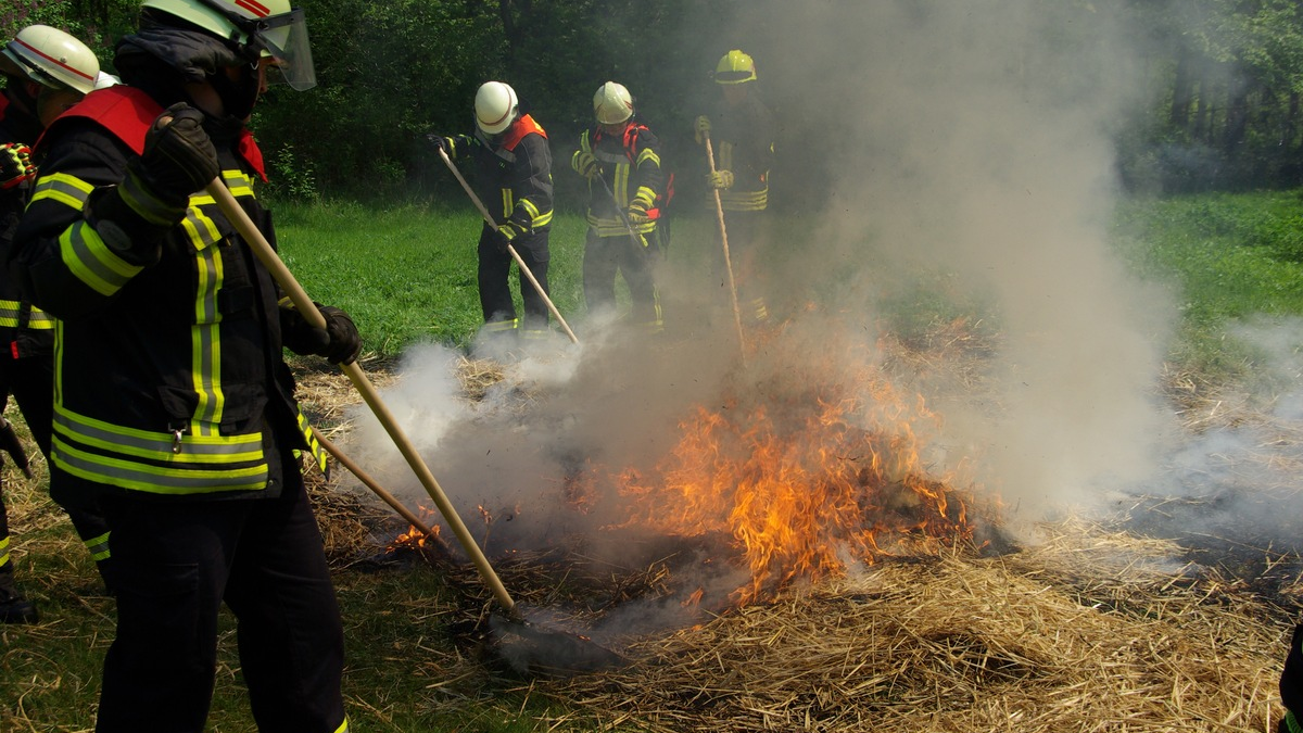 FW-LFVSH: Tipps der Feuerwehr zum Umgang mit Osterfeuern und trockenem Wetter - Foto: presseportal.de