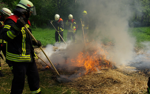 FW-LFVSH: Tipps der Feuerwehr zum Umgang mit Osterfeuern und trockenem Wetter - Foto: presseportal.de