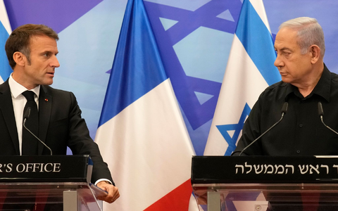 Teilen mit Blick auf einen palästinensischen Staat nicht die gleiche Meinung: der israelische Ministerpräsident Benjamin Netanjahu (r) und Frankreichs Präsident Emmanuel Macron. (Archivbild) - Foto: Christophe Ena/AP/dpa