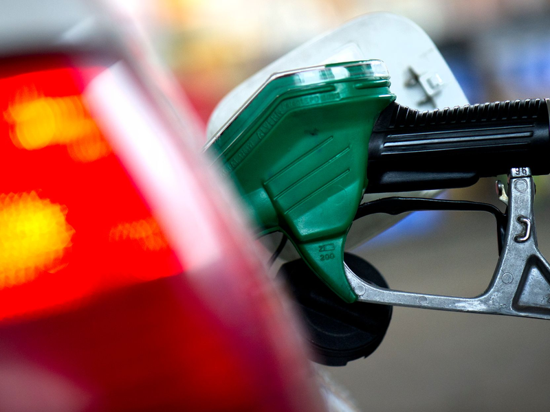 Diesel ist derzeit in Bayern am teuersten, Benzin in Sachsen. (Archivbild) - Foto: Arno Burgi/dpa