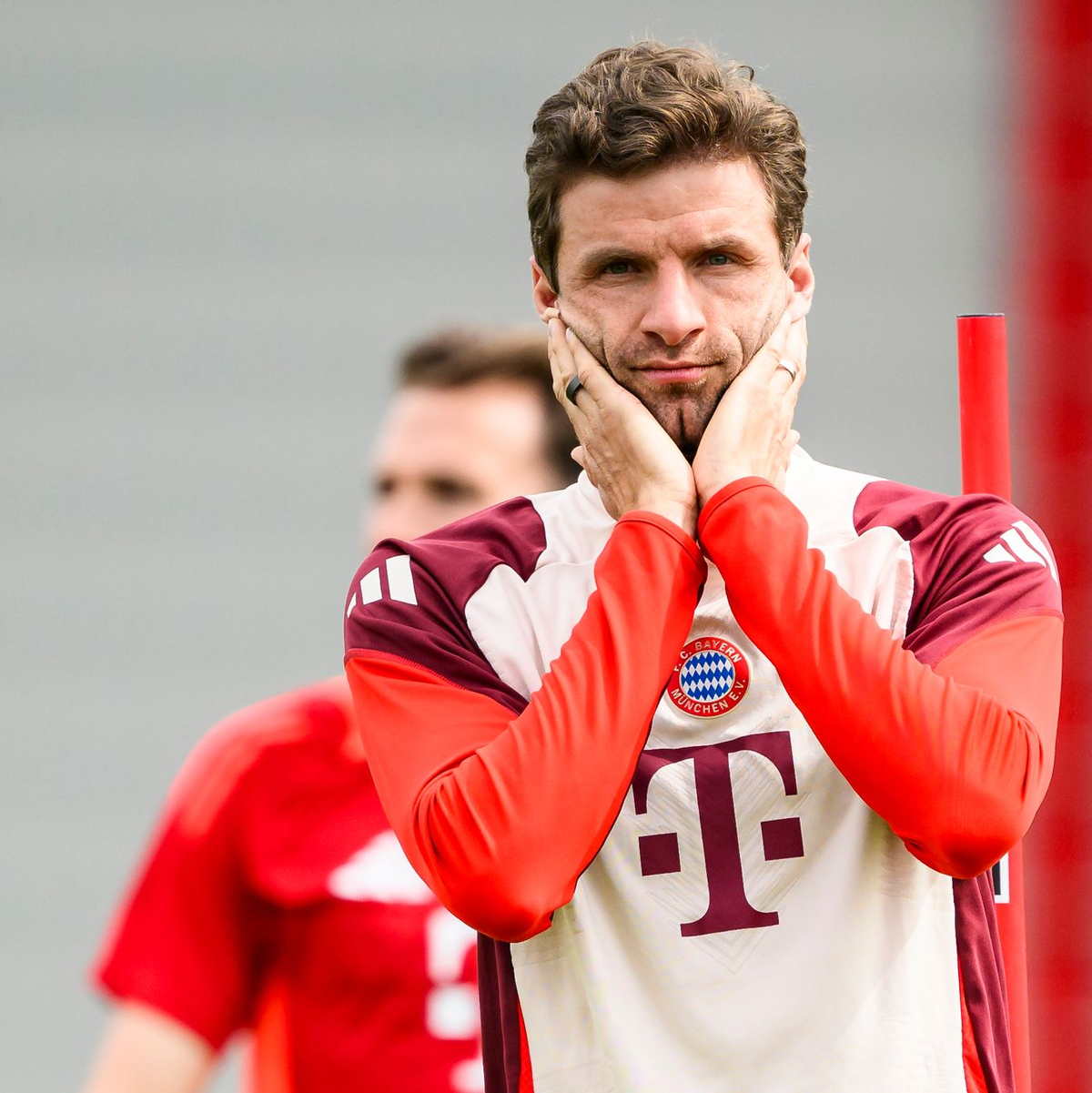 Jonas Urbig beim Abschlusstraining. Kann er in Mailand die Null halten? - Foto: Tom Weller/dpa