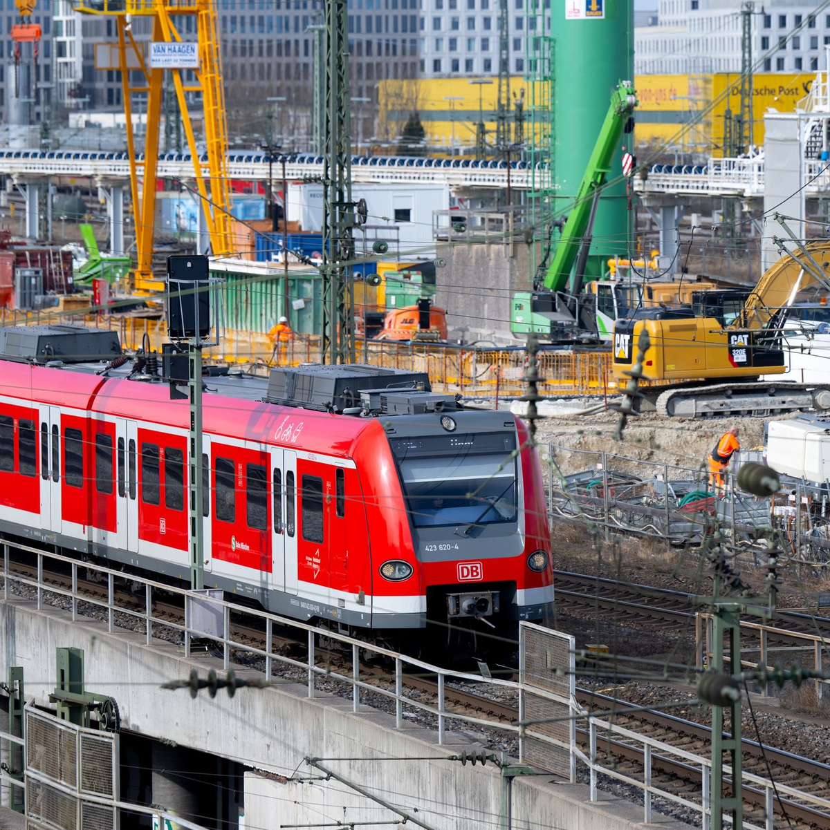 Den schlechten Zustand der Infrastruktur und die zahlreichen Baustellen merken Fahrgäste jeden Tag - wie etwa in München auf der Stammstrecke. (Archivbild) - Foto: Sven Hoppe/dpa