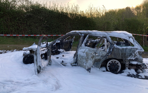POL-KS: Mercedes C-Klasse im Quellbachweg in Brand gesetzt: Zeugen gesucht - Foto: presseportal.de