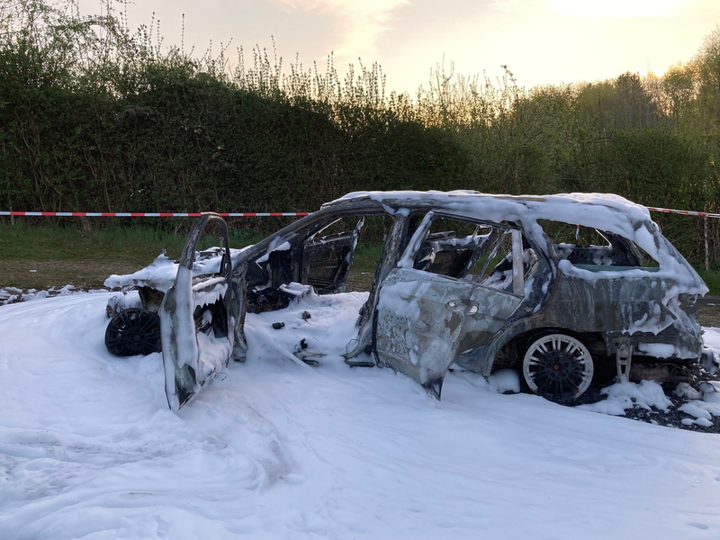 POL-KS: Mercedes C-Klasse im Quellbachweg in Brand gesetzt: Zeugen gesucht - Foto: presseportal.de