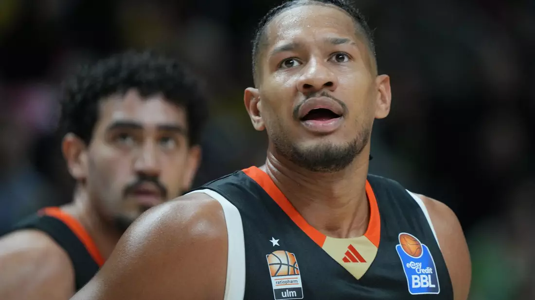 Der Ulmer Basketballer Karim Jallow ist rückwirkend von Januar 2024 bis Januar 2025 gesperrt worden. - Bild: Soeren Stache/dpa