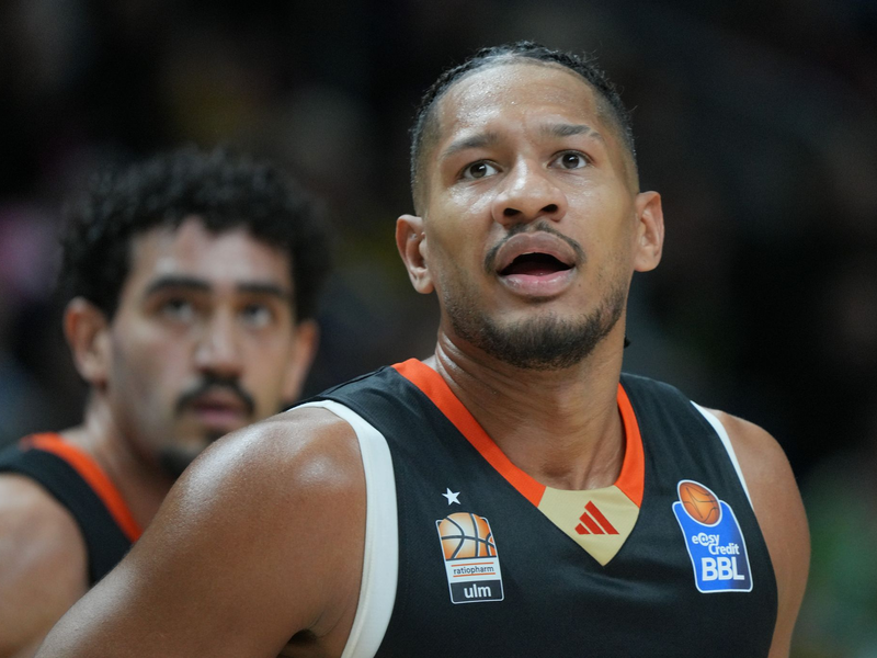 Der Ulmer Basketballer Karim Jallow ist rückwirkend von Januar 2024 bis Januar 2025 gesperrt worden. - Foto: Soeren Stache/dpa