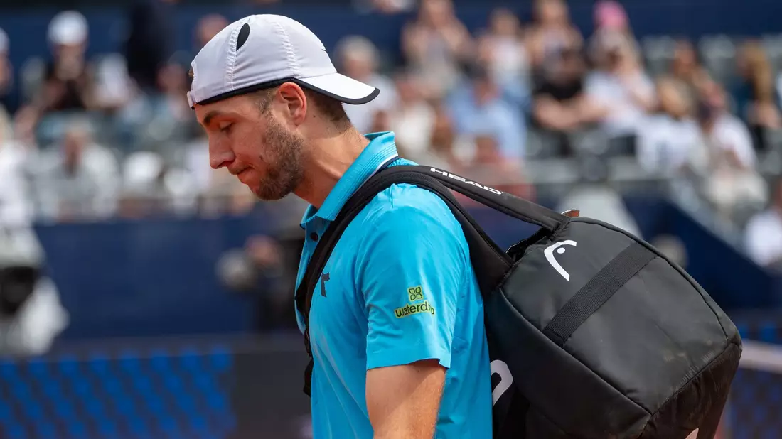 Hatte bei seinem München-Debüt keine Chance: Tennis-Youngster Justin Engel. - Bild: Leonie Asendorpf/dpa