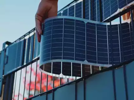 Flexible Solarstreifen für Gartenzäune: Sunbooster VERTICAL verwandelt Zäune in Sonnenkraftwerke - Foto: presseportal.de