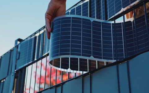 Flexible Solarstreifen für Gartenzäune: Sunbooster VERTICAL verwandelt Zäune in Sonnenkraftwerke - Foto: presseportal.de Flexible Solarstreifen für Gartenzäune: Sunbooster VERTICAL verwandelt Zäune in Sonnenkraftwerke - Foto: presseportal.de