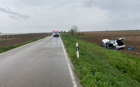 POL-PDNW: Dirmstein - Verkehrsunfall mit Personenschaden, Frontalzusammenstoß auf der L455 - Foto: presseportal.de POL-PDNW: Dirmstein - Verkehrsunfall mit Personenschaden, Frontalzusammenstoß auf der L455 - Foto: presseportal.de