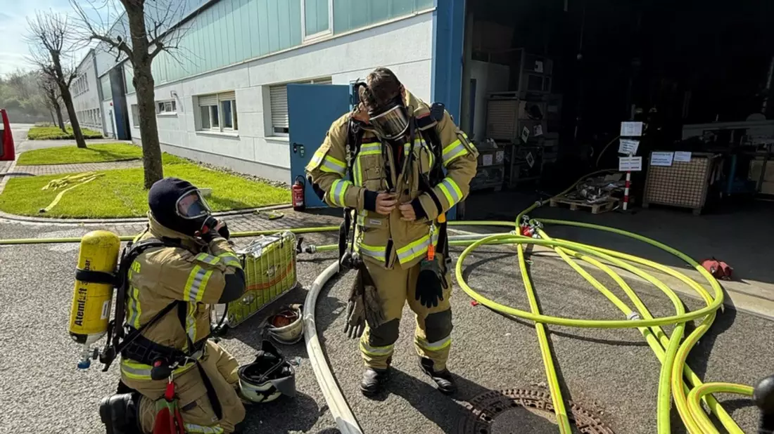 FW Menden: Brand in Filteranlage: Feuerwehr Menden im Einsatz am Dieselweg - Bild: presseportal.de