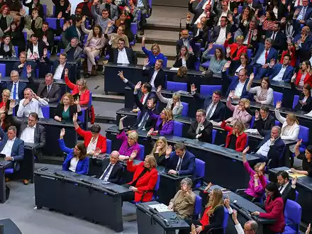 Linke und SPD bei einer Abstimmung im Bundestag (Archiv) - Foto: über dts Nachrichtenagentur