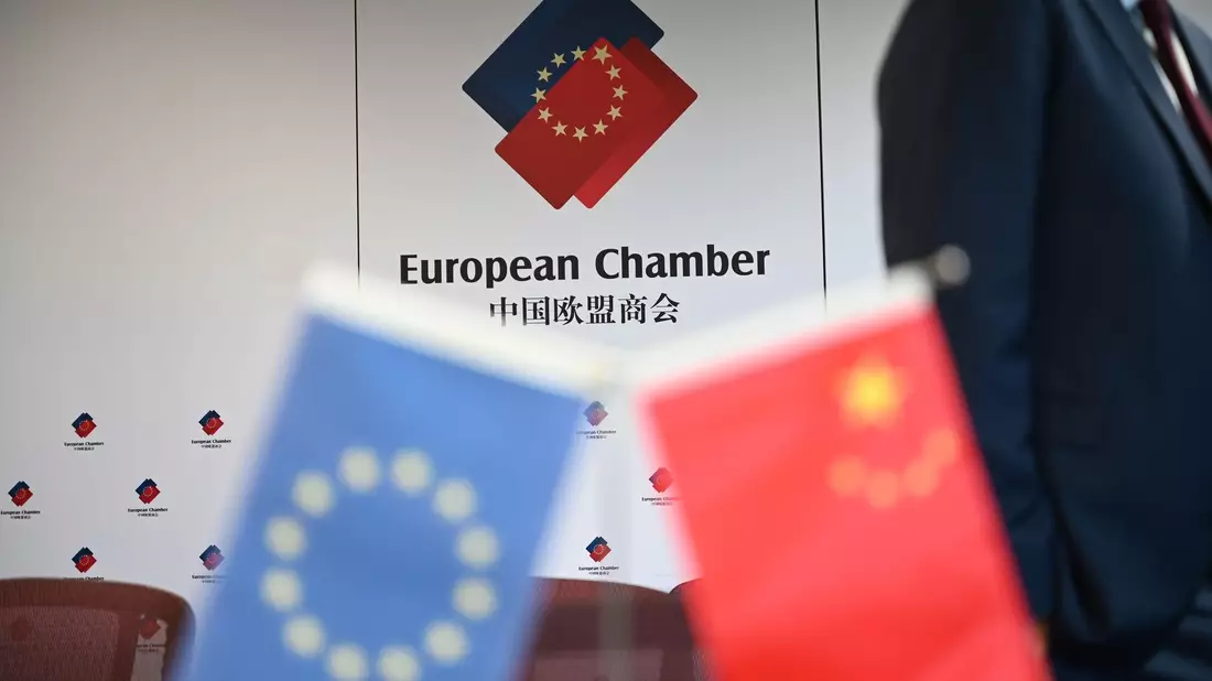 Die EU-Handelskammer sieht weiter Hürden für europäische Unternehmen in China. (Symbolbild) - Bild: Johannes Claus Neudecker/dpa