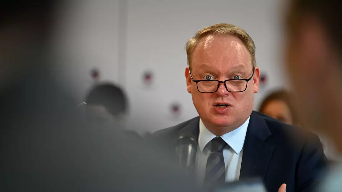 Die EU-Handelskammer sieht mehr Pessimismus unter europäischen Firmen in China. (Archivbild) - Bild: Johannes Neudecker/dpa