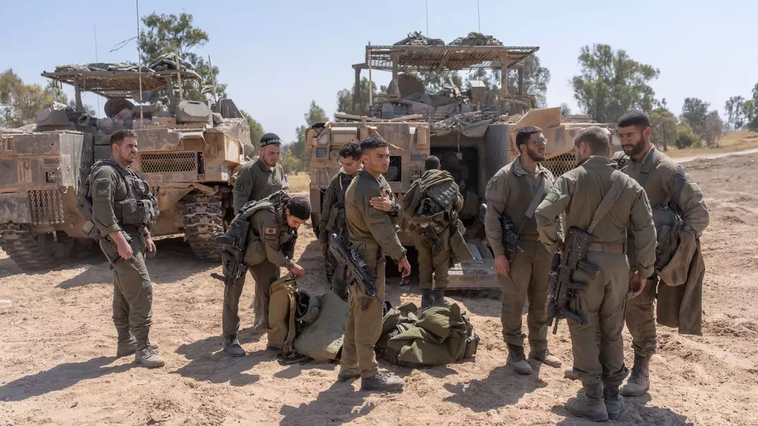 Die Freilassung der Geiseln müsse Vorrang vor der Kriegsführung haben, fordern israelische Ex-Soldaten. (Archivbild)  - Bild: Ohad Zwigenberg/AP/dpa