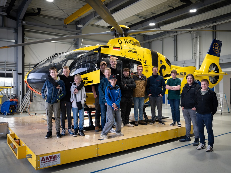 FW-OE: Jugendfeuerwehr Halberbracht besucht Rettungshubschrauber Christoph 25 in Siegen - Foto: presseportal.de