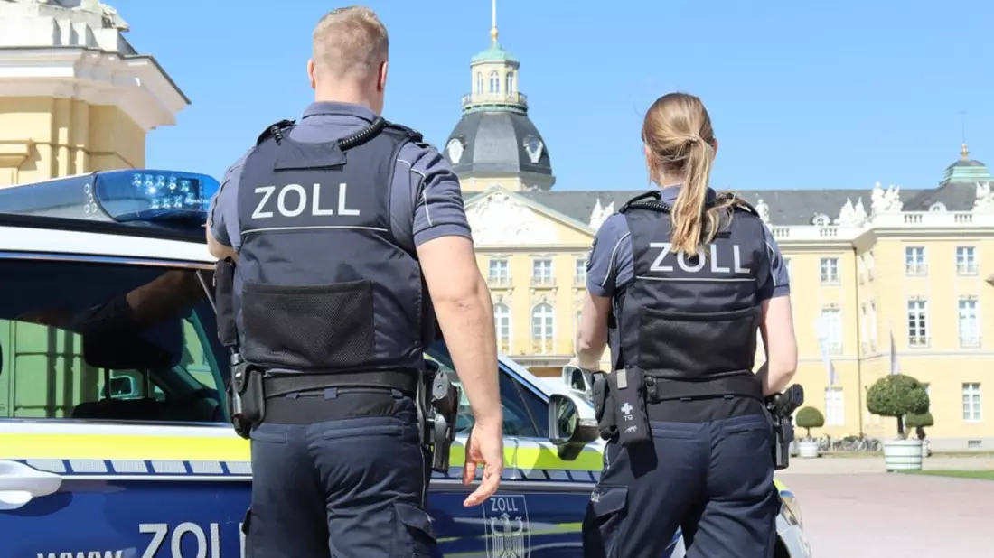 HZA-KA: Effizient, mobil und wachsam: Die Kontrolleinheit Verkehrswege des Karlsruher Zolls - Bild: presseportal.de