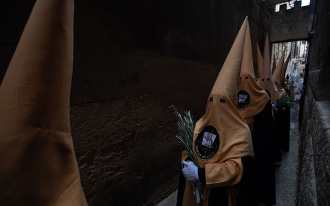 Die katholische Glaubensbotschaft soll sichtbar gemacht werden. (Foto aktuell) - Foto: Clara Margais/dpa