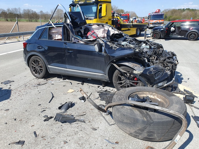 POL-WL: Unfall fordert mehrere Verletzte - Foto: presseportal.de