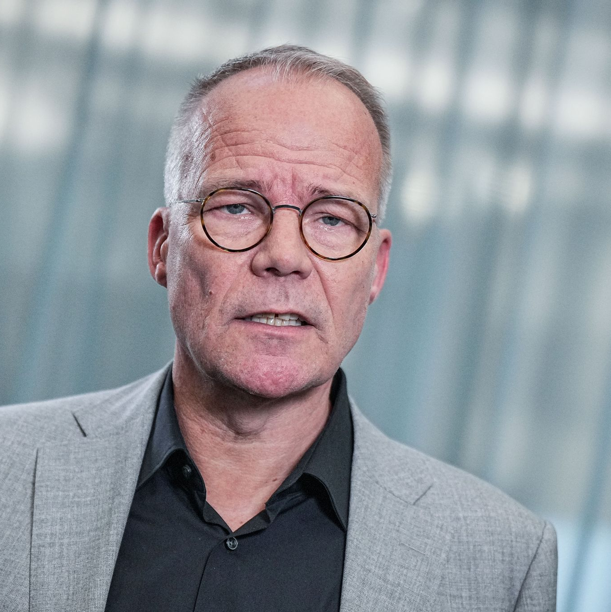 SPD-Generalsekretär Miersch führt den Streit mit der Union über die Auslegung des Koalitionsvertrags in puncto Mindestlohn weiter.  - Foto: Michael Kappeler/dpa