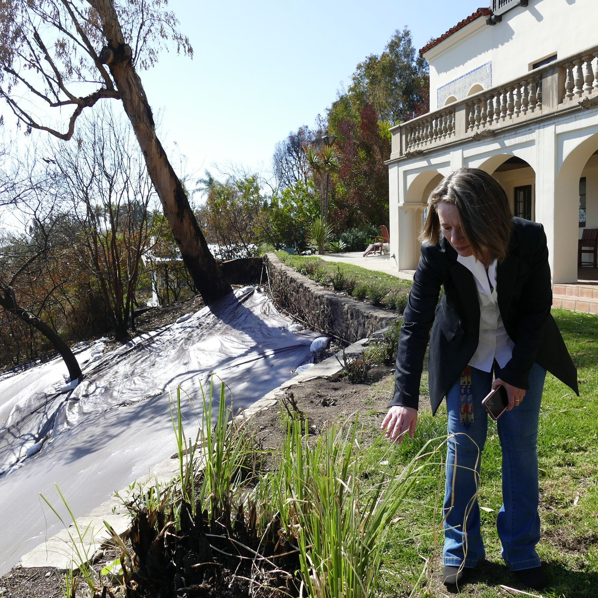 Die Villa des Schauspielers Eric Braeden in Pacific Palisades ist völlig abgebrannt.  - Foto: Barbara Munker/dpa
