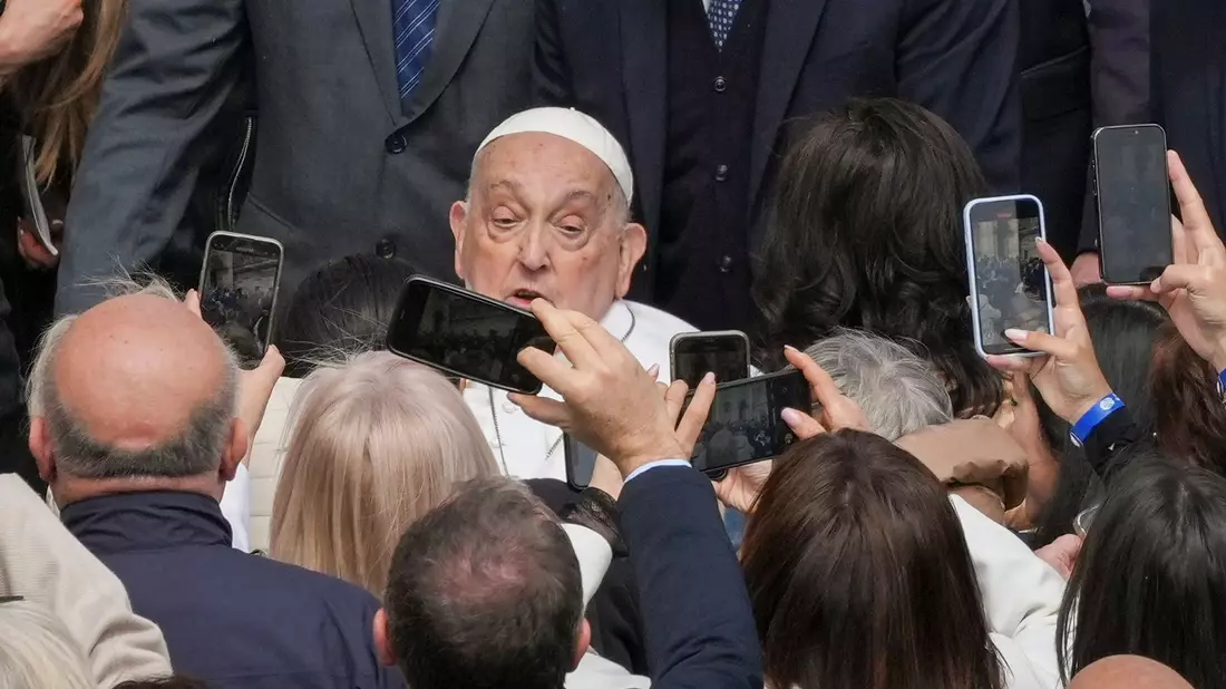 Der 88-Jährige wirkt weiterhin angeschlagen. (Foto: Archiv) - Bild: Alessandra Tarantino/AP/dpa