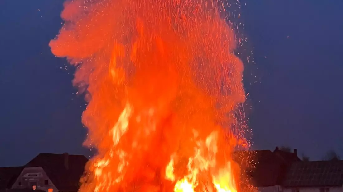 FW Beverungen: Osterfeuer in Würgassen abgesagt - Erhöhter Waldbrandgefahrenindex aufgrund geringem Niederschlag - Bild: presseportal.de