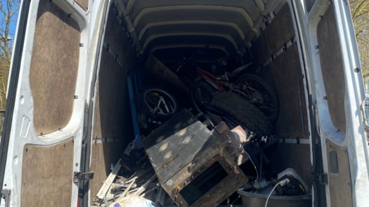 POL-HM: Gemeinsame Pressemitteilung des Landkreises Hameln-Pyrmont, des Flecken Salzhemmendorf und der Polizei: Behördenübergreifende Kontrolle deckt zahlreiche Mängel an Fahrzeugen auf - Foto: presseportal.de