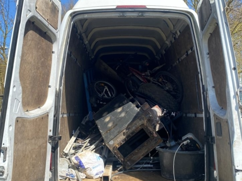 POL-HM: Gemeinsame Pressemitteilung des Landkreises Hameln-Pyrmont, des Flecken Salzhemmendorf und der Polizei: Behördenübergreifende Kontrolle deckt zahlreiche Mängel an Fahrzeugen auf - Foto: presseportal.de