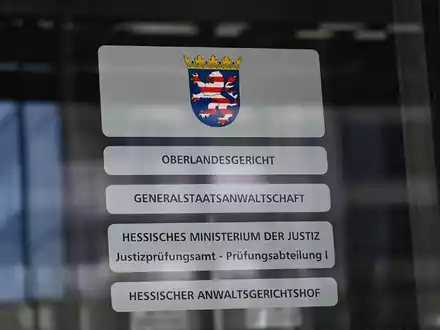 Das OLG entschied über die Herstellung eines Krebsmedikamentes. (Archivbild) - Foto: Arne Dedert/dpa