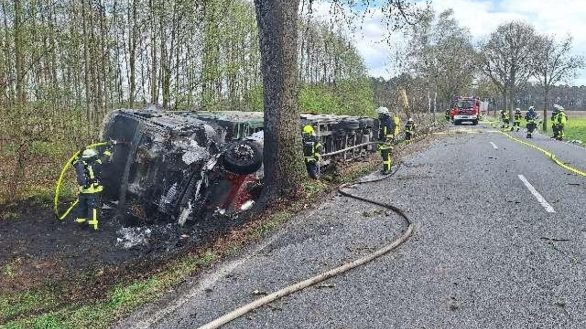 POL-GF: Lkw verunfallt auf Bundesstraße und gerät in Brand - Foto: presseportal.de