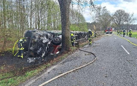 POL-GF: Lkw verunfallt auf Bundesstraße und gerät in Brand - Foto: presseportal.de