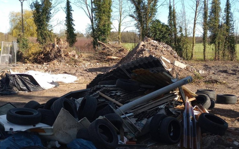 POL-IZ: 250416.1 Horst: Zeugenaufruf nach unerlaubter Müllentsorgung - Foto: presseportal.de