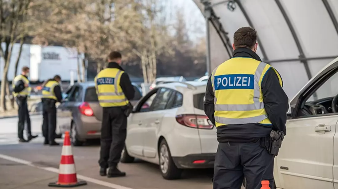 Bundespolizeidirektion München: Arbeitsfahrt endet mit Anzeigen und Zurückweisung/ Bundespolizei stößt auf Fahrerlaubnisentzug und Drogen - Bild: presseportal.de