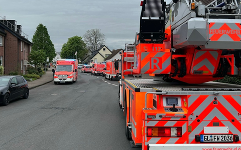 FW-GL: Feuerwehr findet verstorbene Person nach Wohnungsbrand im Stadtteil Nußbaum von Bergisch Gladbach - Foto: presseportal.de