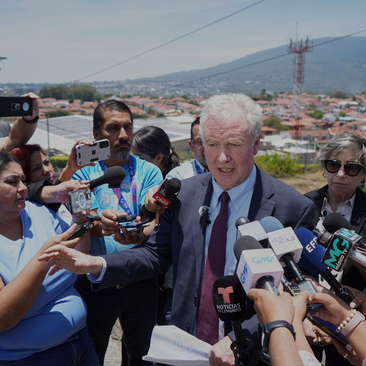 Der Konflikt zwischen der Trump-Regierung und der Justiz spitzt sich wegen der umstrittenen Abschiebungen weiter zu. (Archivbild) - Foto: Salvador Melendez/AP/dpa