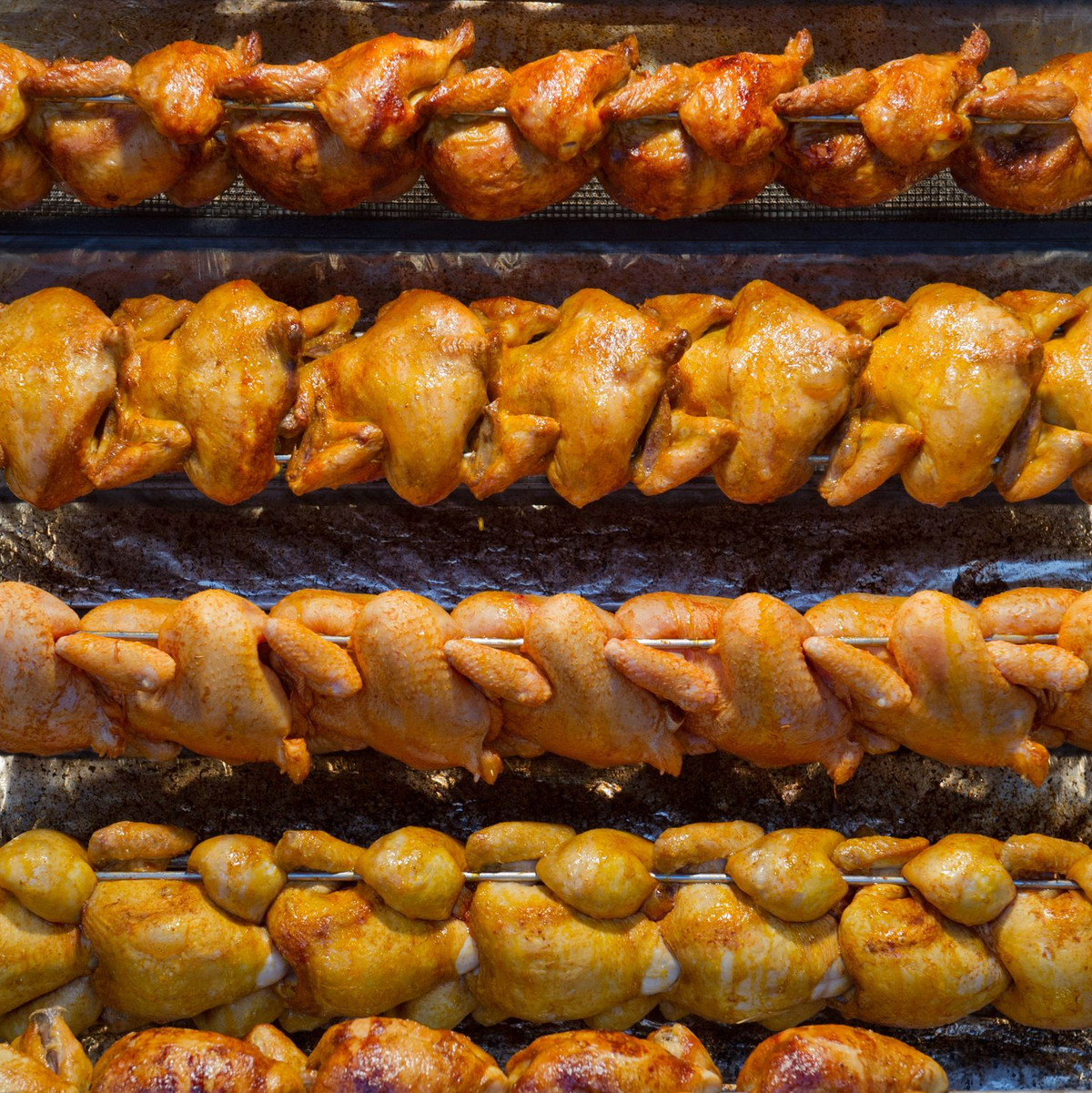 Rund 75 Milliarden Broiler wurden im Jahr 2022 weltweit geschlachtet. (Archivbild) - Foto: picture alliance / dpa