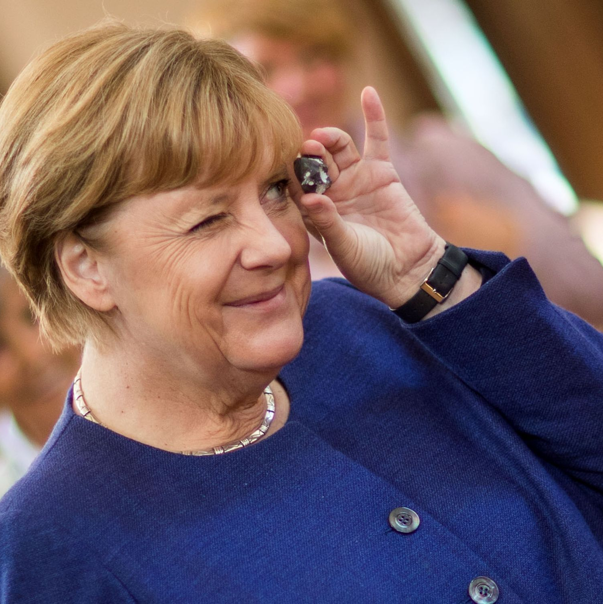 Als Glücksbringer gilt der Hühnergott, ein Stein mit natürlich entstandenem Loch. (Archivbild) - Foto: picture alliance / Jens Büttner/dpa-Zentralbild/dpa