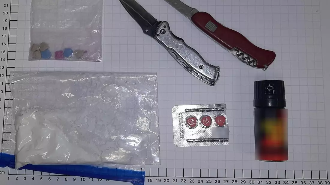 BPOL NRW: Drogen, Messer, tätlicher Angriff und Widerstand - Bundespolizei nimmt 50-Jährigen in Dortmund vorläufig fest - Bild: presseportal.de