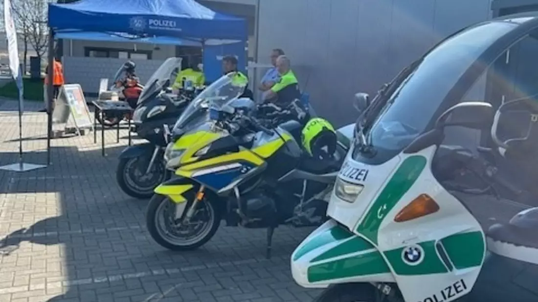 POL-WES: Hamminkeln - Die Polizei als Aussteller auf der Kick-Off Veranstaltung 2025 - Bild: presseportal.de
