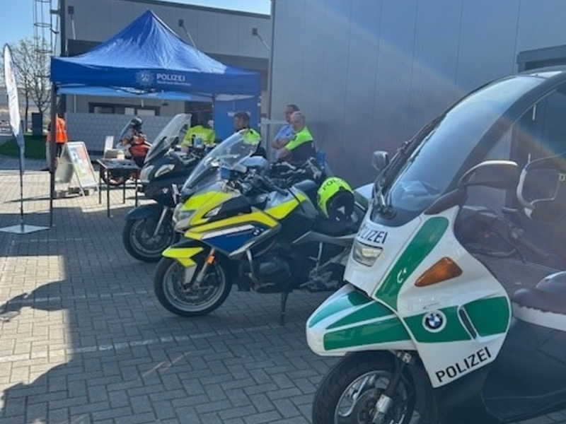 POL-WES: Hamminkeln - Die Polizei als Aussteller auf der Kick-Off Veranstaltung 2025 - Foto: presseportal.de