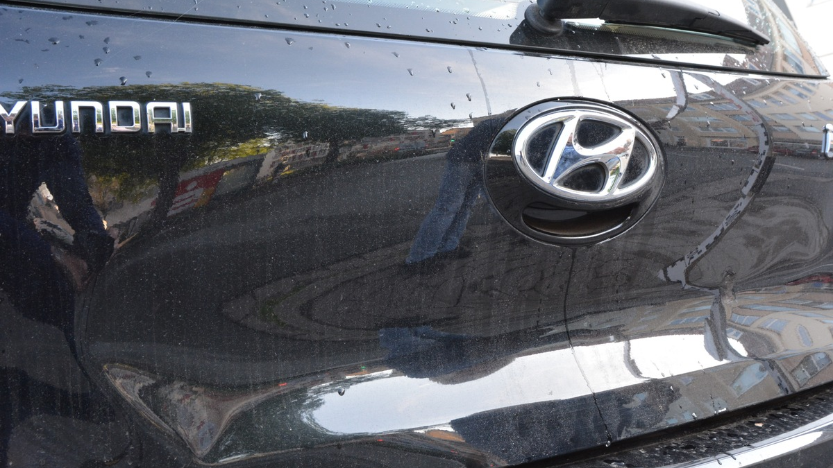 POL-HM: Unfallflucht auf EDEKA-Parkplatz - Zeugen gesucht - Foto: presseportal.de